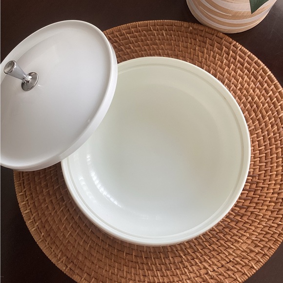 Mid-century modern covered bowl EUC vintage white melamine plastic - Picture 2 of 7